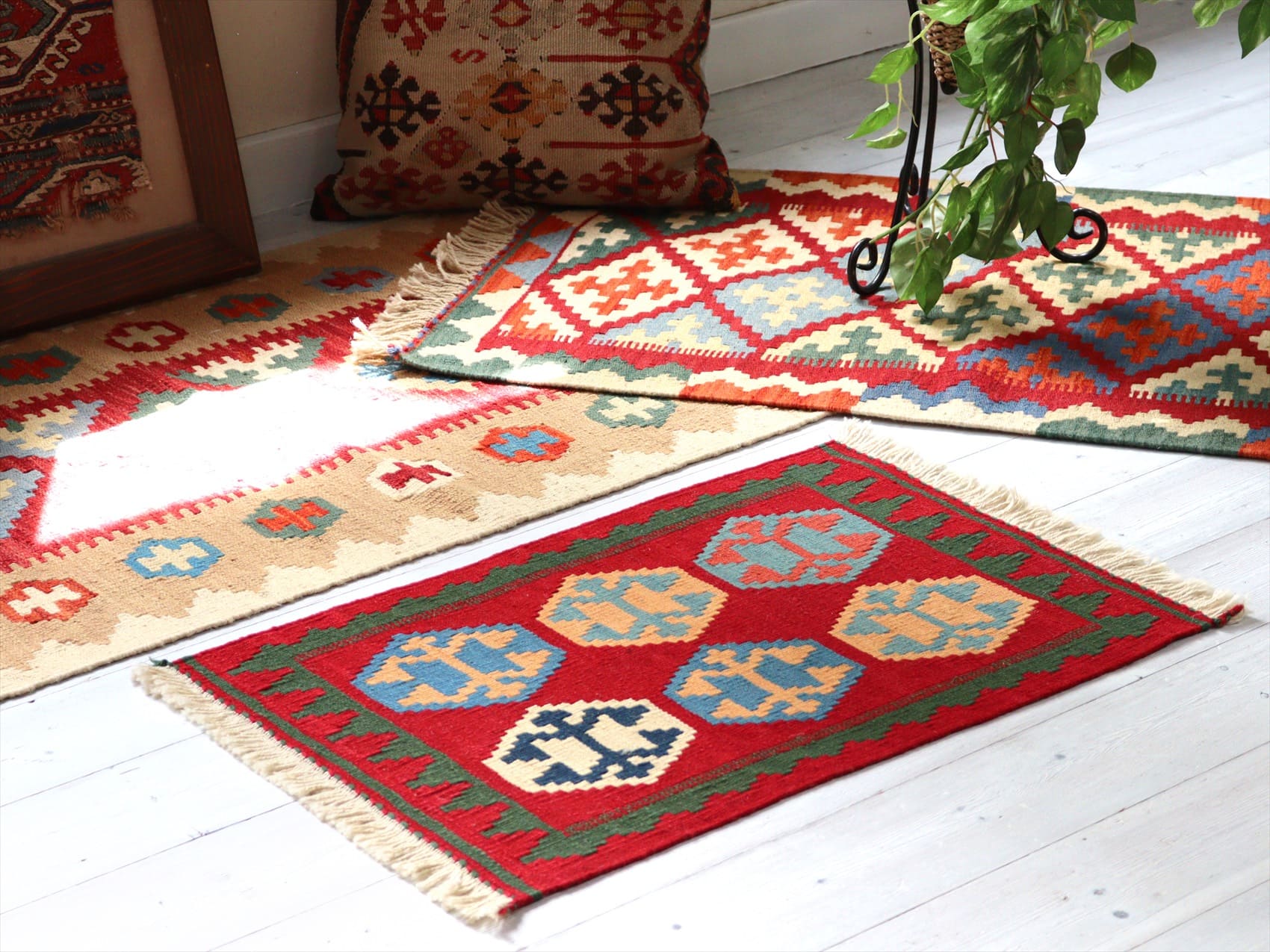 カシュカイ族の手織りキリム・シラーズ58×39cm 発色のよいカラフルモチーフ　レッド/グリーン
