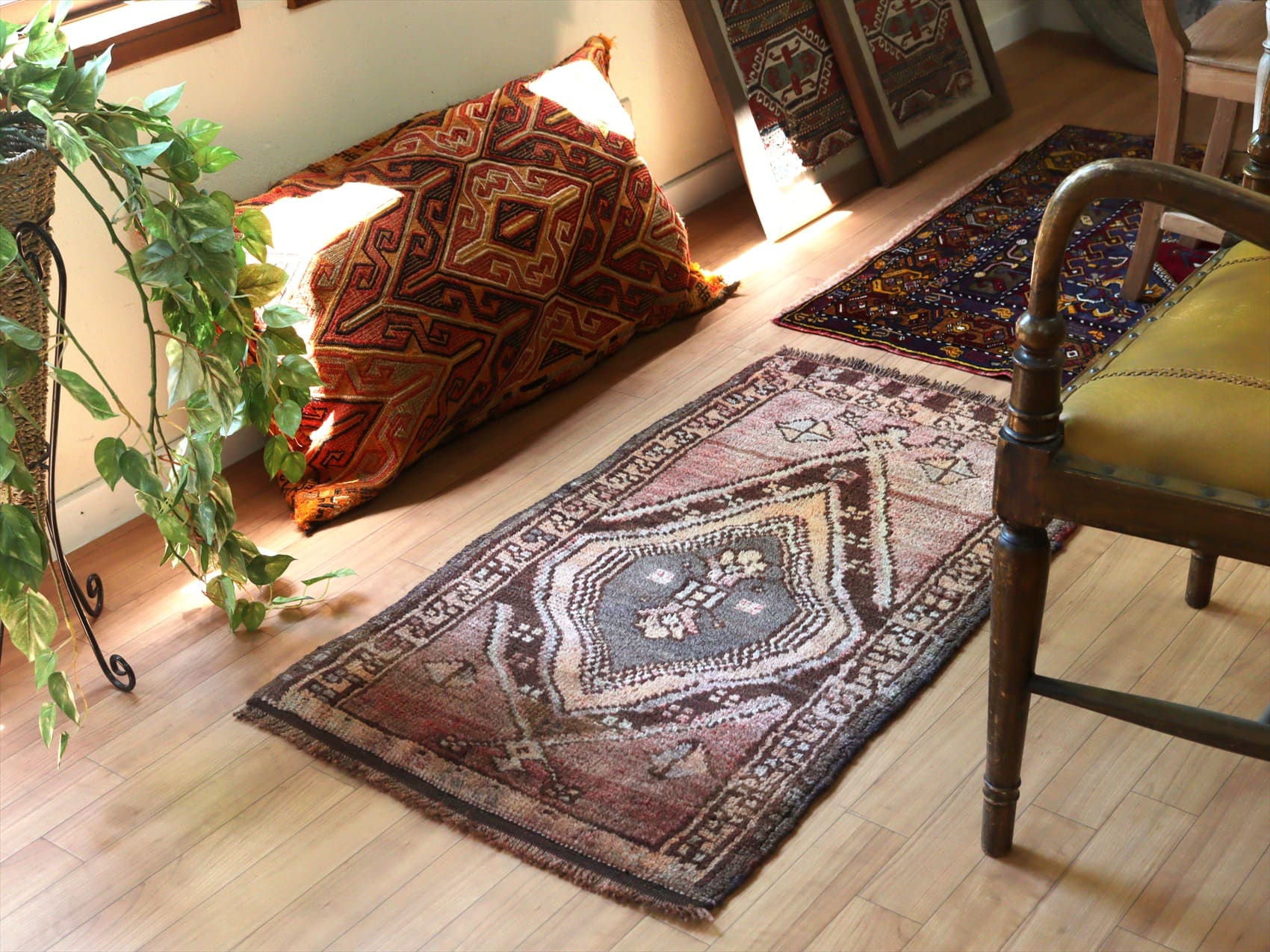 トルコ絨毯 シワス109×63cm ヤストゥク