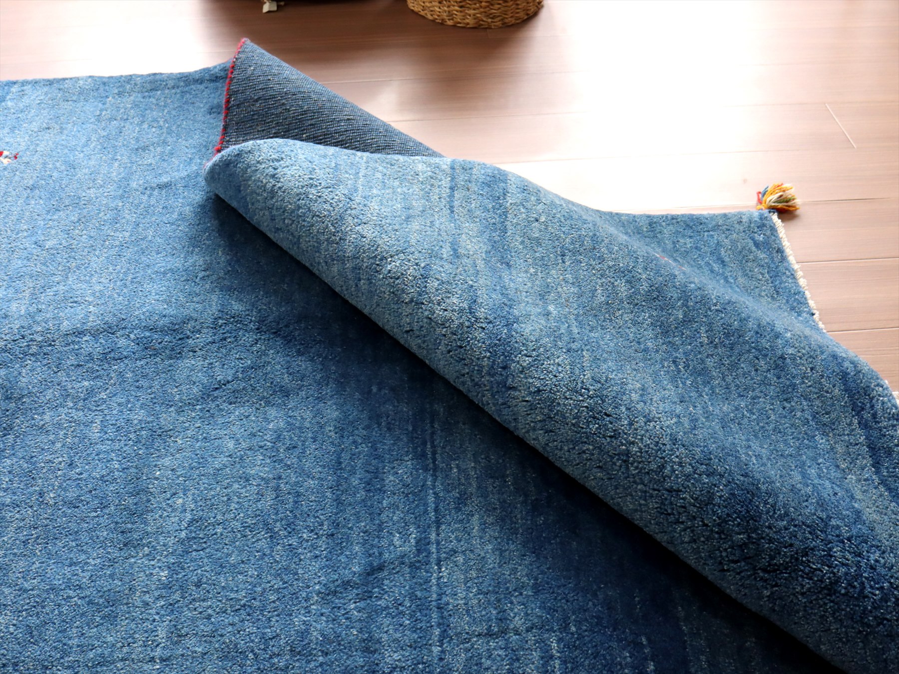 ギャベ　イランカシュカイ族の手織りラグ　ウール100％203×152cmセンターラグサイズ　ブルー