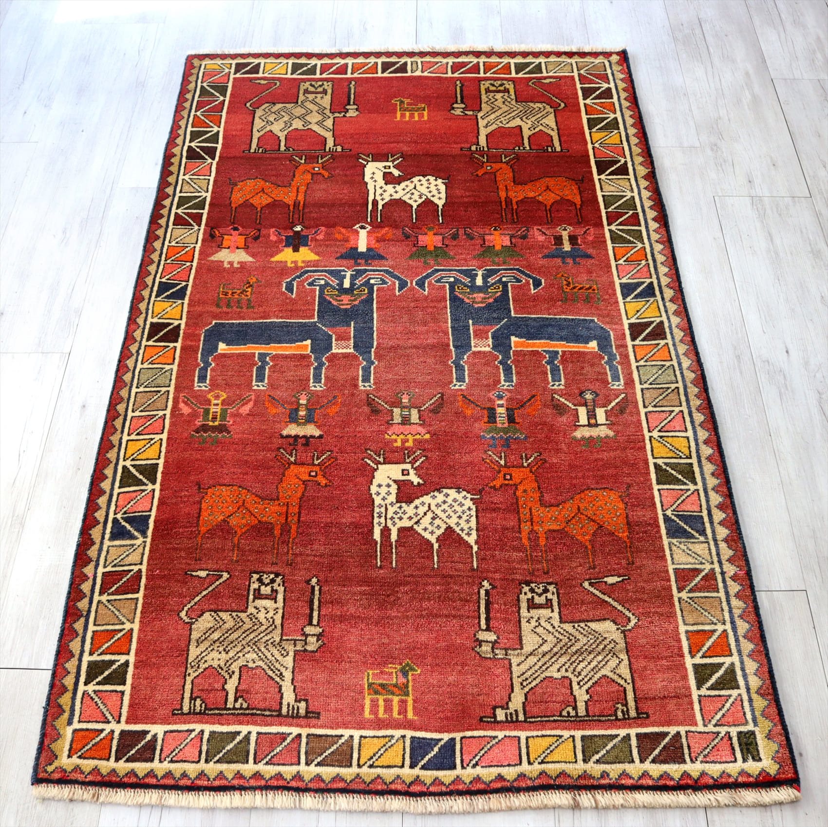 ペルシャ絨毯シラーズ産新品アニマルデザインラグ