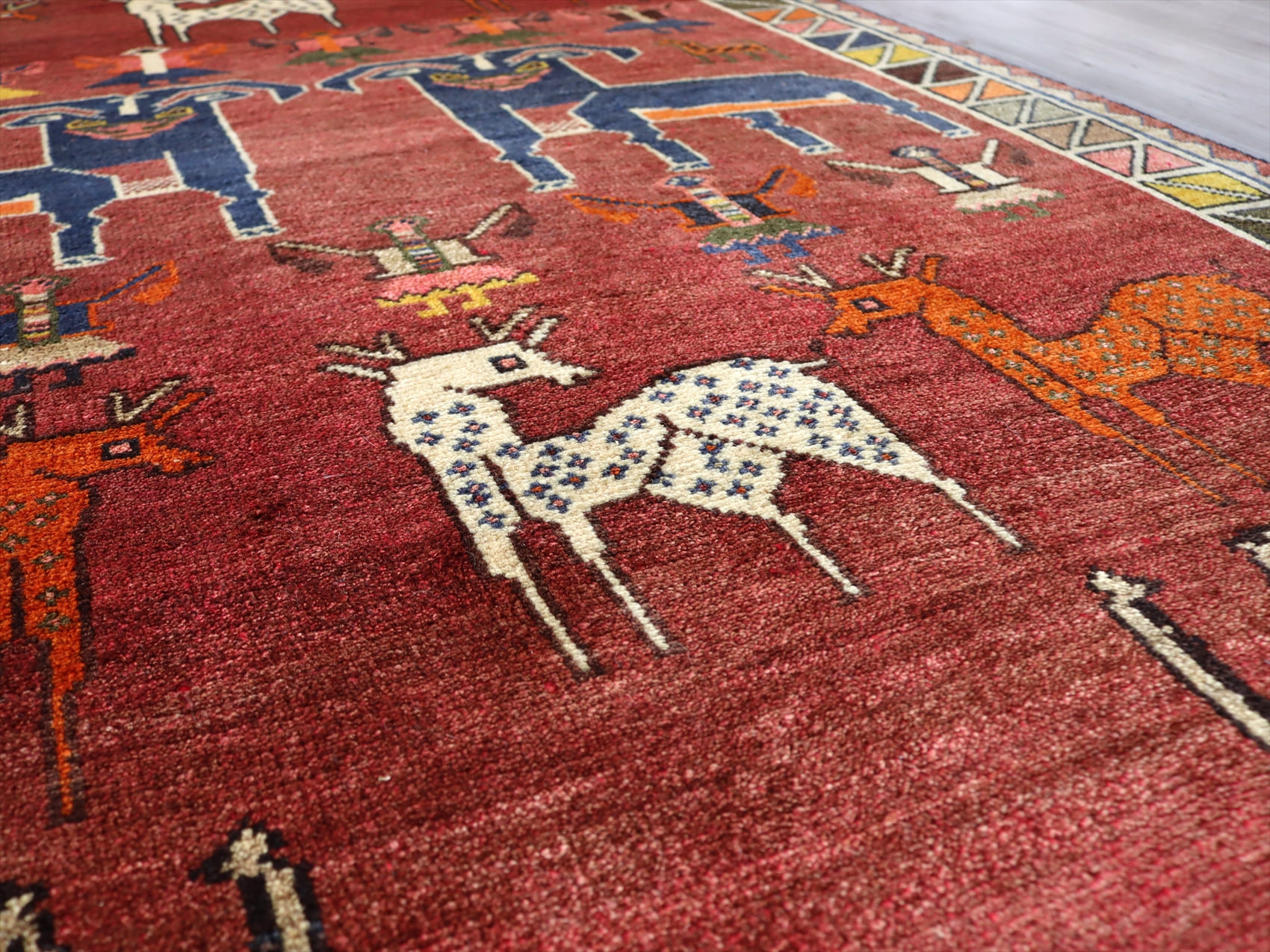 ペルシャ トライバルラグ アマレバフト 84×64 アイボリー ライオン