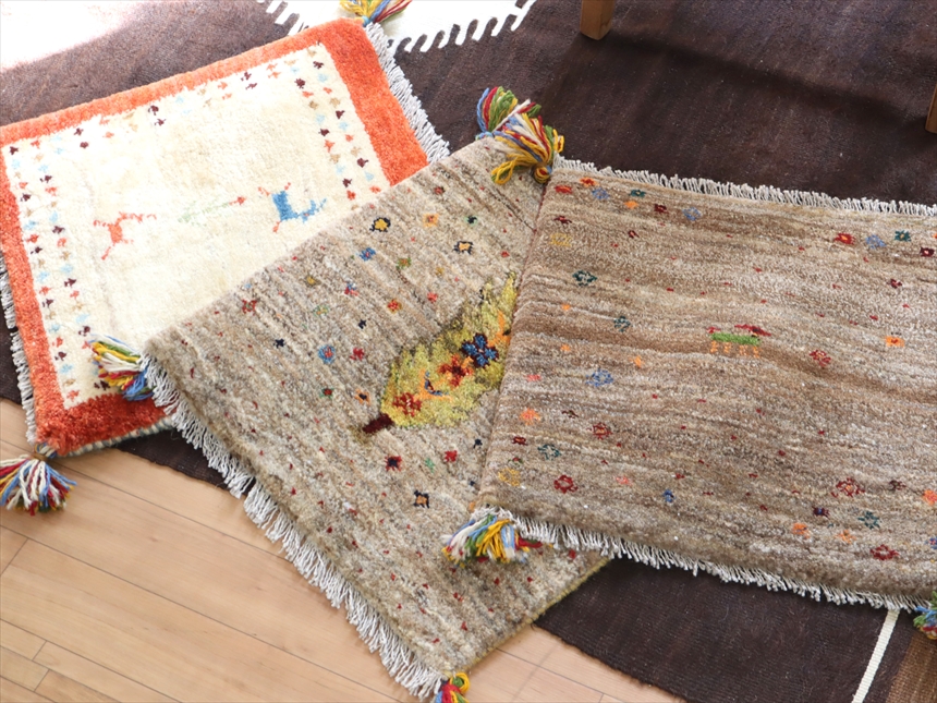 円形 ペルシャシラーズ産手織りウール製座布団サイズギャッベニワトリ